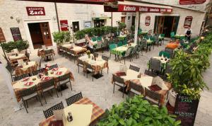 Restaurace v ubytování Apartments Horizont