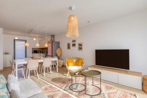 Μια τηλεόραση ή/και κέντρο ψυχαγωγίας στο Villa Mézoise