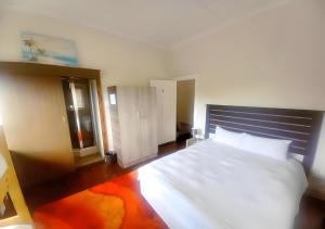 Ένα ή περισσότερα κρεβάτια σε δωμάτιο στο KZN Park View Guest House