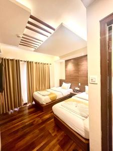 A bed or beds in a room at Hotel Bihani