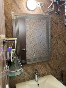 Bagno di Vijushbhuvi