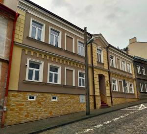 a row of buildings on the side of a street at Apartament Śródmieście Przemyśl in Przemyśl
