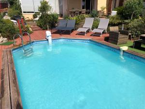 Hồ bơi trong/gần Les deux chênes à Tanneron village