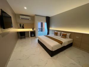 Ein Bett oder Betten in einem Zimmer der Unterkunft THE HUB SURATTHANl