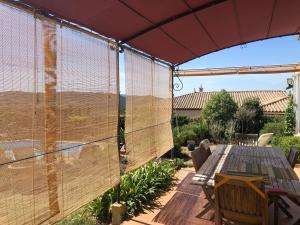 Ban công/sân hiên tại Les deux chênes à Tanneron village