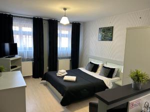 Posteľ alebo postele v izbe v ubytovaní H-T-L Apartamenty Junior