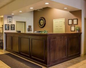 a lobby with a large wooden reception desk at Quality Inn & Suites Mansfield in Mansfield