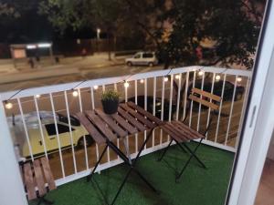 Balkón nebo terasa v ubytování PISO EXTERIOR COMPLETO A 20 ' DE BARCELONA.