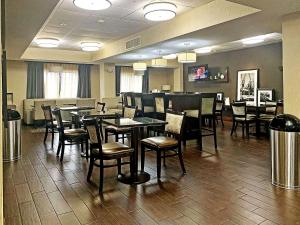Εστιατόριο ή άλλο μέρος για φαγητό στο Comfort Inn Darien - North Brunswick