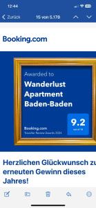 een screenshot van een website met een gouden fotoframe bij Wanderlust Apartment Baden-Baden in Baden-Baden