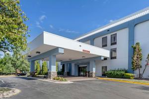 a large white building with a parking lot at Comfort Inn Laurel - Fort Meade in Laurel