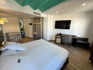 Postel nebo postele na pokoji v ubytování Antídoto Rooms Zocodover Check-in on line