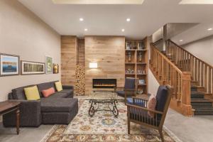 a living room with a couch and a table at Country Inn & Suites by Radisson, Homewood, AL in Birmingham