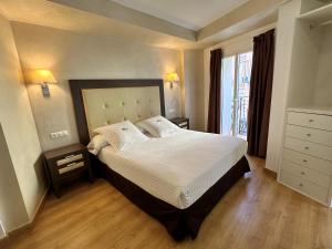 Postel nebo postele na pokoji v ubytování Antídoto Rooms Zocodover Check-in on line