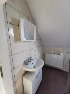 Koupelna v ubytování 4-Zimmer-Wohnung mit 6 Betten