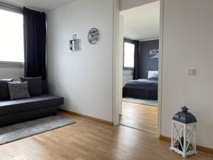 a bedroom with a bed and a couch and a mirror at Skyline Appartement mit Pool and Netflix in Kronberg im Taunus