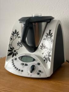 a white and black toaster oven sitting on a table at Skyline Appartement mit Pool and Netflix in Kronberg im Taunus