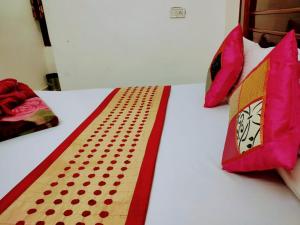 Postel nebo postele na pokoji v ubytování Hotel Diamond + 3 fotografie