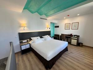 Postel nebo postele na pokoji v ubytování Antídoto Rooms Zocodover Check-in on line