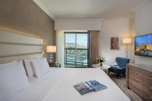 Voodi või voodid majutusasutuse Queen of Sheba Eilat toas