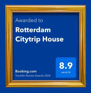 een ingelijst bord voor een rotterdam cityip huis bij Rotterdam Citytrip House in Rotterdam