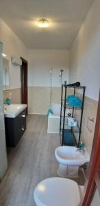 Kúpeľňa v ubytovaní Casa Rosy - Stanza privata con bagno esclusivo e parcheggio gratuito