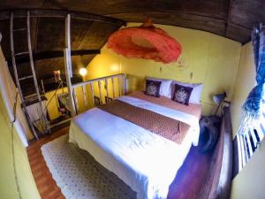 a bedroom with two beds in a room at Artist's Place Trat in Trat