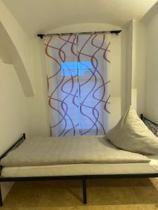 Un pat sau paturi într-o cameră la Apartment in Stadtzentrum Oelsnitz