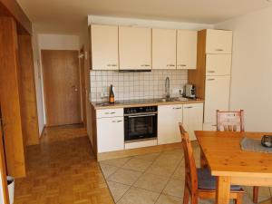 Kuchyň nebo kuchyňský kout v ubytování Appartements im Weingut Frieden-Berg