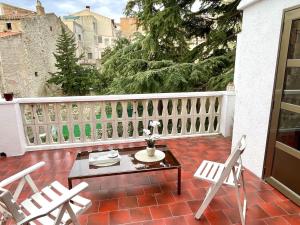 a patio with a table and chairs on a balcony at APARTBEACH CASA ALFORJA con VISTAS in Alforja