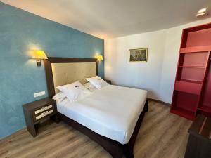 Postel nebo postele na pokoji v ubytování Antídoto Rooms Zocodover Check-in on line