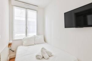 Un pat sau paturi într-o cameră la Superbe appartement, situé à 10 minutes de Défense