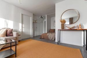 Seating area sa Affordable studio in trendy SoFo, construction work