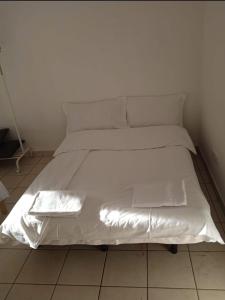 A bed or beds in a room at Bolognina Apartments