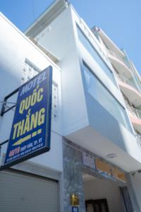 a sign on the side of a building at Quốc Thắng Hotel in Vung Tau
