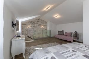 Postel nebo postele na pokoji v ubytování Luxury villa Libar near Split, heated pool + 21 fotografií