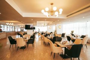 Restaurant o un lloc per menjar a AYA Addis Hotel