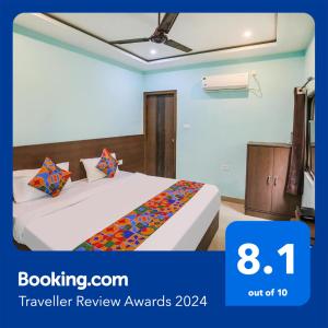 a hotel room with a bed with at FabExpress Banarasi Kothi in Varanasi