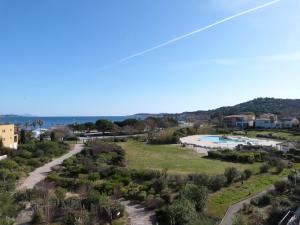 מבט מלמעלה על GASBUSS - Golfe de St-Tropez - Gassin Appartement en duplex avec piscine et accès direct à la plage