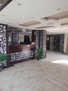 a lobby with a reception desk in a building at اجنحة أروى سويتس الدمام Arwa Suites Dammam in Dammam