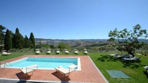 Вид на бассейн в Villa Del Dottore или окрестностях