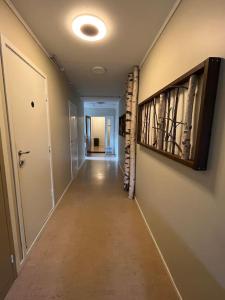 a hallway with a long corridor with a hallwayngthngthngthngthngthngthngth at Cozy miniroom A in Åmot