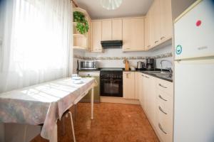 a kitchen with white cabinets and a table in it at Chalet individual con piscina privada en Miami Playa in Miami Platja