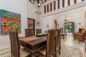 a dining room with a table and chairs at La Madrague 3 Bedroom Villa with Garden in Batroun in Batroûn