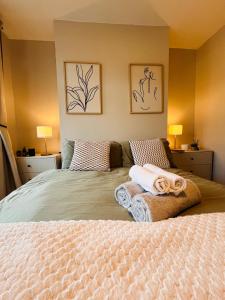 a bedroom with a bed with two towels on it at J&S Downtown Sky Attic House in Belfast