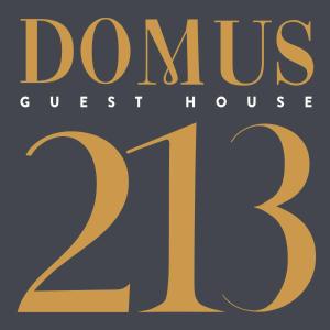 un panneau indiquant la maison d'hôtes donuts dans l'établissement Domus 213 Guest House, à Rome