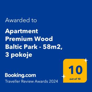 um sinal amarelo que autoriza a nomeação de um parque de madeira baltica em Apartment Premium Wood Baltic Park - 58m2, 3 pokoje em Stegna