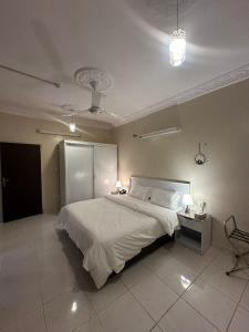 Giường trong phòng chung tại شاليهات هدوء الشاطئ لبيوت العطلات