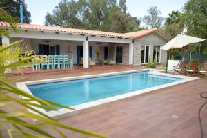 a villa with a swimming pool and a house at Casa de Campo Solar Tere in Cochabamba