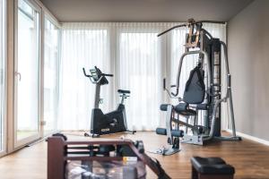 a gym with two exercise bikes in a room at Ferienhäuser Baltic Lagoon Haus 14a in Fuhlendorf